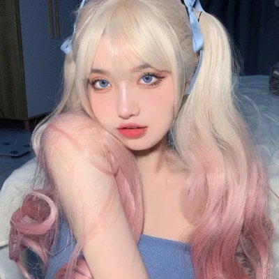 热铁皮屋顶上的猫